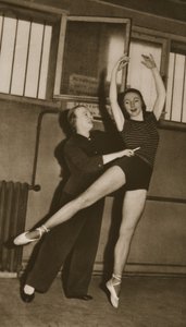 Bronislava Nijinska مع Rosella Hightower ، من Grand Ballet de Monte-Carlo ، 1949 (التصوير الفوتوغرافي) بواسطة مصور فرنسي