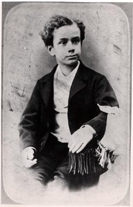 فرناند بيلوتير (1867-1901) عندما كان طفلاً (صورة بالأبيض والأسود) بواسطة مصور فرنسي