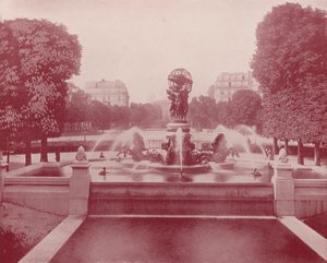 نافورة المرصد ، قصر لوكسمبورغ (b / w photo) بواسطة مصور فرنسي