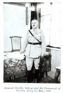 الجنرال روبرت نيفيل (1856-1924) تسلم قيادة الجيش في فردان ، مايو 1916 (صور من وزن الجسم) بواسطة مصور فرنسي