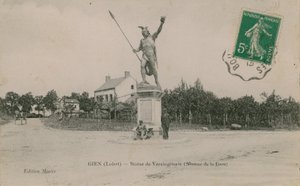 جين (Loiret) ، تمثال Vercingetorix. أُرسلت البطاقة البريدية عام 1913. بواسطة مصور فرنسي