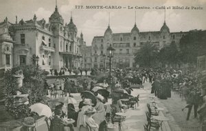 فندق دي باريس مونت كارلو في مونت كارلو ، موناكو ، فرنسا. أُرسلت البطاقة البريدية عام 1913. بواسطة مصور فرنسي