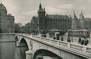 The Pont au Change و Palais de Justice ، The Pont au Change and Court of Justice (photogravure) بواسطة مصور فرنسي