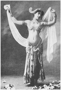 ماتا هاري ، ج 1905 بواسطة مصور فرنسي