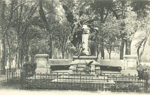 Monument du Fabuliste La Fontaine, Jardin du Luxembourg (b/w photo) بواسطة مصور فرنسي