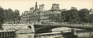 باريس ، LHotel de Ville و Pont dArcole ، Town Hall و Arcole Bridge بواسطة مصور فرنسي