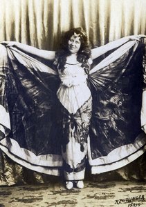 صورة لوي فولر (1862-1928) ، كوميدي أمريكي ، مغني ، راقص. بواسطة مصور فرنسي