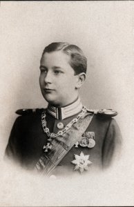 صورة للأمير إيتيل فريدريش من بروسيا (1883-1942). بواسطة مصور فرنسي