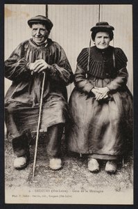 بطاقة بريدية تصور سكان الجبال في ساوج ، هوت لوار ، ج .1900 بواسطة مصور فرنسي
