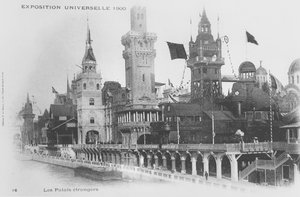 بطاقة بريدية تظهر الأجنحة الأجنبية في شارع الأمم في معرض الكون عام 1900 بواسطة مصور فرنسي