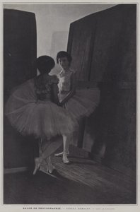 Salon de Photographer: Dans la Coulisse (خلف الكواليس) (b / w photo) بواسطة مصور فرنسي