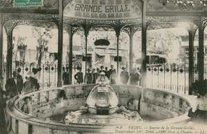 مصدر ربيع جراند جريل في فيشي. أُرسلت البطاقة البريدية عام 1913. بواسطة مصور فرنسي