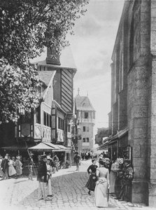 Rue des Vieilles Ecoles وكنيسة سانت جوليان ، في باريس القديمة ، في معرض الكون عام 1900 بواسطة مصور فرنسي