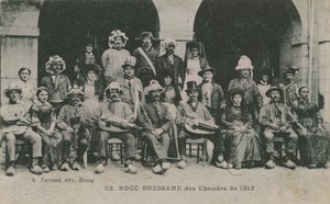 زفاف بريسان إيبودز عام 1913. تم إرسال البطاقة البريدية عام 1913. بواسطة مصور فرنسي