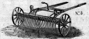 آلة زراعية: مجرفة خيل إنجليزية قدمت في مسابقة باريس الزراعية عام 1860. نقش في "Le Monde Illustré" رقم 169 بتاريخ 7 يوليو 1860. بواسطة المدرسة الفرنسية