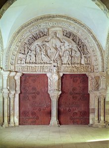 البوابة المركزية في Narthex لكنيسة Sainte-Madelaine ، مع راحة عيد العنصرة في الطبلة ، c.1150 بواسطة المدرسة الفرنسية