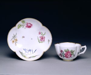 كوب وصحن ، فينسينز ، 1745-52 (بورسلين)