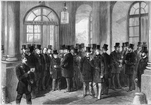 تمديد الفترة الرئاسية لمارشال ماك ماهون (ماك ماهون) ، إنشاء سبتنات في فرنسا ، نوفمبر 1873: منظر لباب مدخل مجمع فرساي ، يوم مناقشة الامتياز. من اليسار الى اليمين بواسطة المدرسة الفرنسية