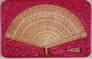 مروحة قدمها ماكسيميليان (1832-67) من هابسبورج لورين ، إمبراطور المكسيك ، إلى زوجته شارلوت (1840-1927) من بلجيكا (الصغر الذهبي) بواسطة المدرسة الفرنسية