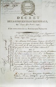 الصفحة الأولى من مرسوم المؤتمر الوطني بتاريخ 27-7-1793 بإنشاء قصر اللوفر كمتحف بواسطة المدرسة الفرنسية