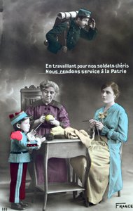 بطاقة بريدية وطنية فرنسية تصور دور المرأة خلال الحرب العالمية الأولى 1914-18 ، 1915 بواسطة المدرسة الفرنسية