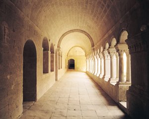 منظر داخلي للدير ، تأسس عام 1148 بواسطة المدرسة الفرنسية