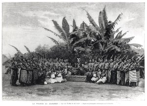 الملك توفا (حكم 1874-1908) ومحكمته ، داهومي ، 1892 بواسطة المدرسة الفرنسية