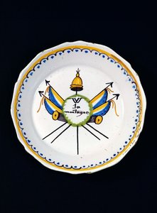 طبق La Montaigne (سيراميك) بواسطة المدرسة الفرنسية