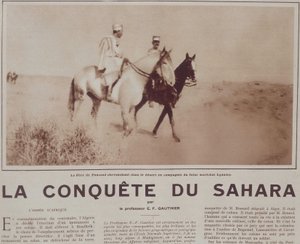 Le Pere Charles de Foucauld (1858-1916) يركب في الصحراء مع ماريشال المستقبل هوبير (لويس-هوبير-غونزالفي) ليوتي (1854-1934) - في "فو" ، ديسمبر 1929 بواسطة المدرسة الفرنسية
