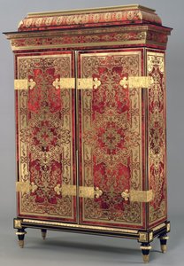Louis XIV Armoire ، c.1710 (ذبلية حمراء مع ترصيع نحاسي)