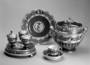 بلات دي ميناج ، صحن ، كوب ، صحن وآيس كريم من خدمة بلو كاميو ، سيفرس ، 1778-79 (بورسلان معجون طري) بواسطة المدرسة الفرنسية