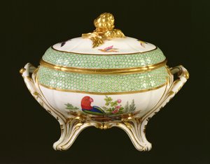 Sevres tureen من خدمة Eden ، الرسامين علامة بيير جوزيف روسي ، 1788 (الخزف) بواسطة المدرسة الفرنسية