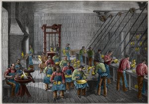 ورشة الفضيات في فرنسا في القرن التاسع عشر. نقش من عام 1885 في "" Les Arts et metiers Illustres "" لأدولف بيتارد. بواسطة المدرسة الفرنسية