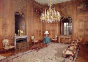 الصالة الكبرى مع الأعمال الخشبية المنسوبة إلى أثاث فترة Verbeck و Louis XV موقعة من D. Delant و F. Folliot ، 1730-36