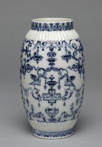 مزهرية ، مصنع الخزف سانت كلاود ، c.1695-1700 بواسطة المدرسة الفرنسية