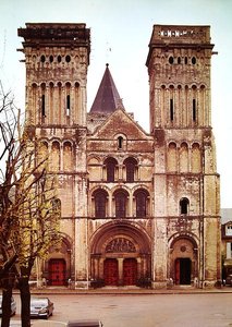 منظر للواجهة الغربية ل La Trinite ، Abbaye aux Dames بواسطة المدرسة الفرنسية