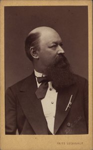 صورة للمؤلف فرانز فون سوبه 1819-1895 ، ج. 1880.