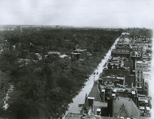 الجادة الخامسة ، تطل شمالاً من سقف نادي متروبوليتان في شارع 61 ، مدينة نيويورك ، حوالي 1904