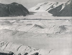 الجليد المنحوت عند مدخل بريستلي الجليدي ، c1911 ، 1913