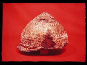 خوذة ، من أمفريفيل ، أور ، حوالي 275-225 قبل الميلاد (البرونز والحديد والذهب والمينا) (انظر أيضًا 128301) بواسطة الغالية