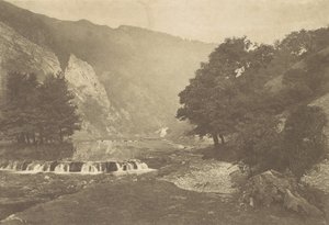 مدخل Dove Dale ، Derbyshire ، 1880s ، تم طبعه عام 1888. ، 1880s ، تم طباعته عام 1888. بواسطة جورج بانكارت