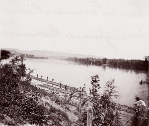 منظر على نهر تينيسي متجهًا نحو تشاتانوغا ، كاليفورنيا. 1864. بواسطة جورج إن بارنارد