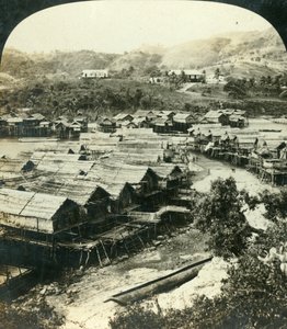 قرية إيلا فاريا ، غينيا الجديدة البريطانية ، c1909. بواسطة جورج روز