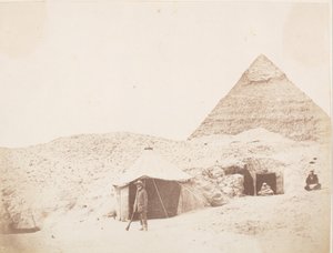 المصور أمام خيمته في موقع هرم خفرع خفرع 1851.