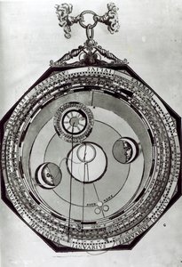 مجلد ، ربما يُظهر دورات القمر ، بعد رسم توضيحي من Astronomicon Caesareum بواسطة Petrus Apianus ، 1540 بواسطة المدرسة الألمانية