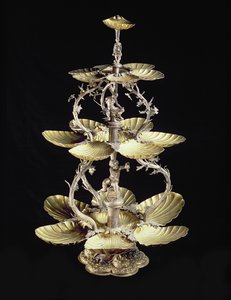 قطعة مركزية منقوشة بأطباق على شكل صدفة من DT Moye ، هامبورغ ، 1633-44 (مذهب فضي) بواسطة المدرسة الألمانية