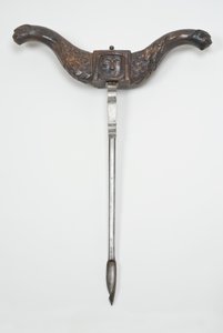 مثقاب بمقبض ، c.1600 (خشب الإجاص والصلب) (انظر أيضًا 701075-6)