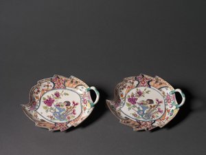 طبق أوراق من مصنع Meissen Porcelain Factory بواسطة المدرسة الألمانية