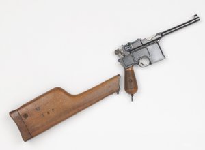 مسدس ماوزر C96 عيار 7.63 ملم بواسطة المدرسة الألمانية