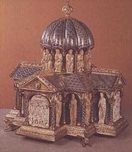 The Eltenberg Reliquary ، من كولونيا ، c.1180 (العاج والنحاس والمينا) بواسطة المدرسة الألمانية